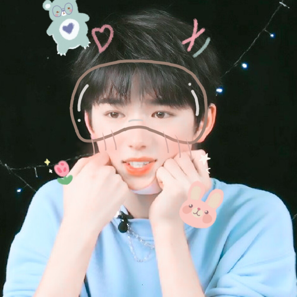 (๑>؂<๑）你看轩轩可爱吗！
#宋亚轩
◎林榆潇
cr.陆渝
贴纸.你的大炮我的菜