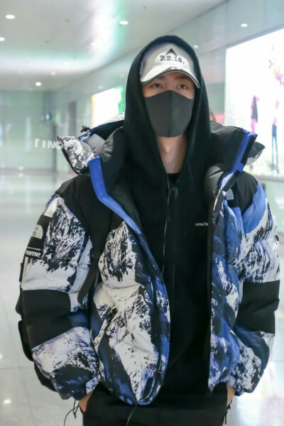 180119 珠海-长沙 @UNIQ-王一博 cr:logo