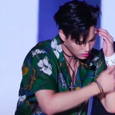 金钟仁可二改.
注明沈辞/id.
改了d我