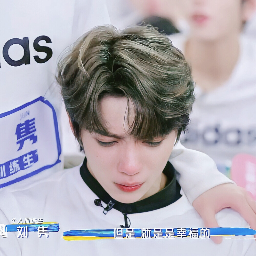 "哥哥们走了,宿舍空了.弟弟又要继续决战到底." ·罗一舟