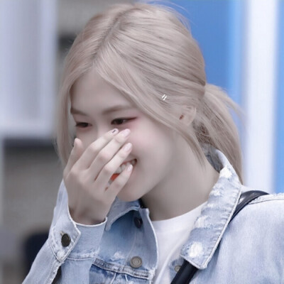 “爱豆的爱豆 还掉坑。”
/