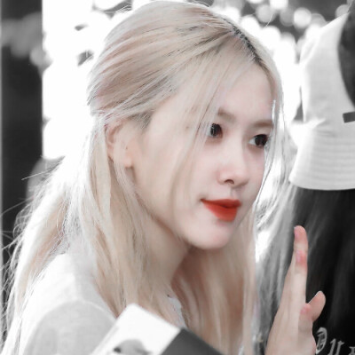 “爱豆的爱豆 还掉坑。”
/