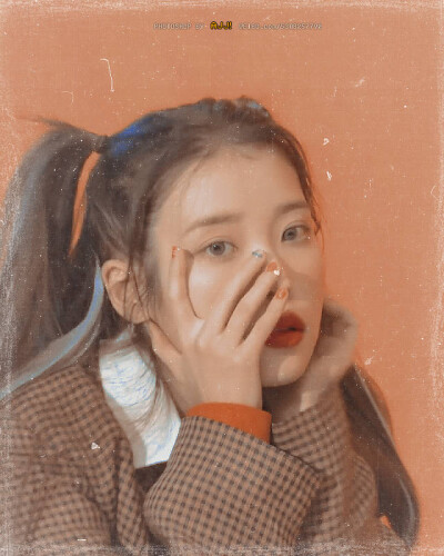 IU | W Korea
cr:阿橘橘酱哒