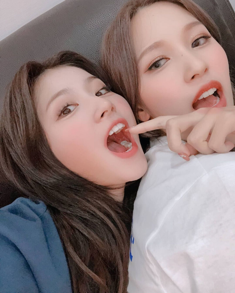 TWICE名井南Mina凑崎纱夏Sana