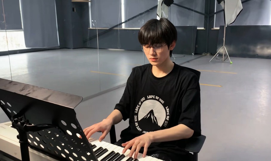 宋亚轩
(图源微博，侵权删)