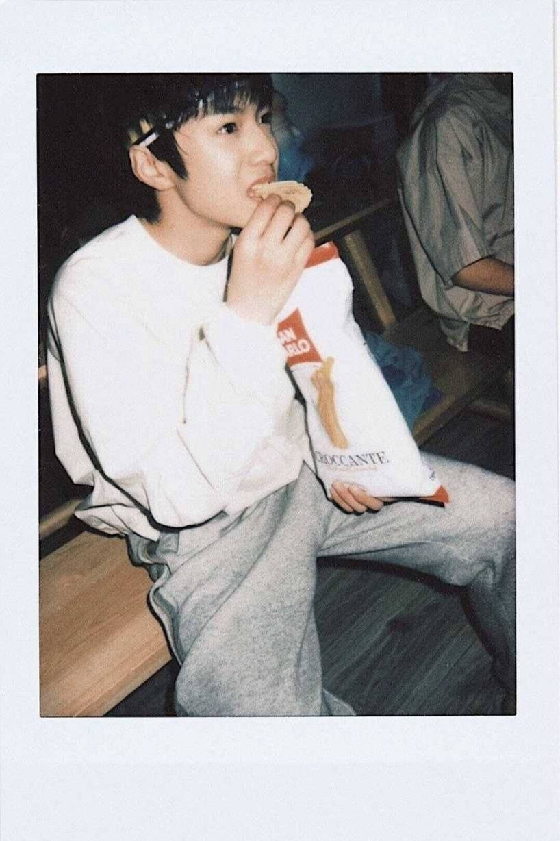 刘耀文 1拍立得
“凛冬散尽 星河长明