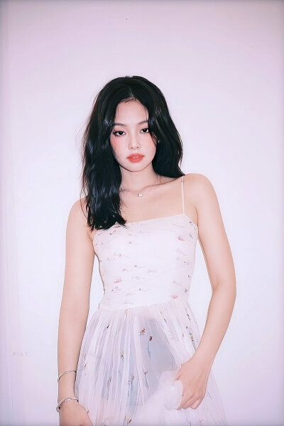 jennie壁纸 人间香奈儿 真的好爱好爱她呀 ​​​