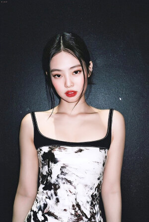 jennie壁纸 人间香奈儿 真的好爱好爱她呀 ​​​