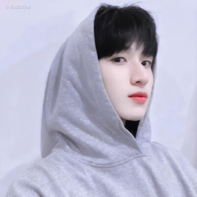 
# 严浩翔的自拍指南