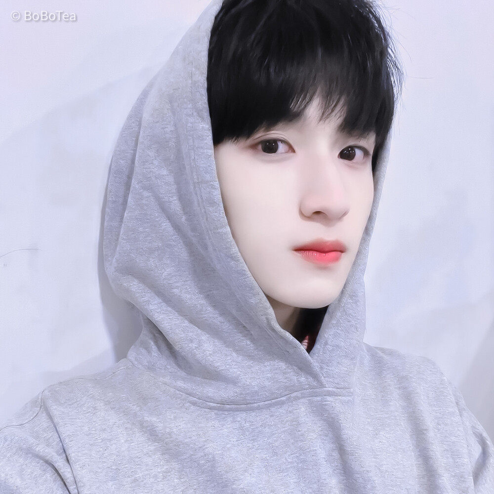 
# 严浩翔的自拍指南