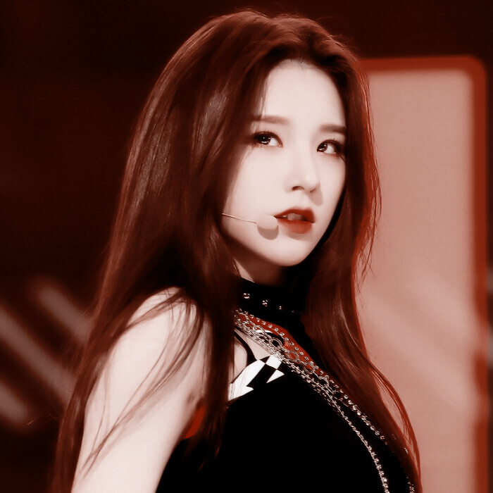 
/ · 我也曾以为我不可代替。
田姬振 / 亓官妍 // 背景邮寄春风
