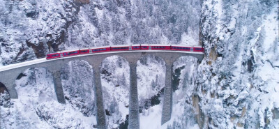 北欧风光，山雪相映