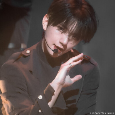 #我以洛迪斯的名义，守护我的子民，守护陆白夜 ——亚特的救赎#
洪知秀
背景原乔殃