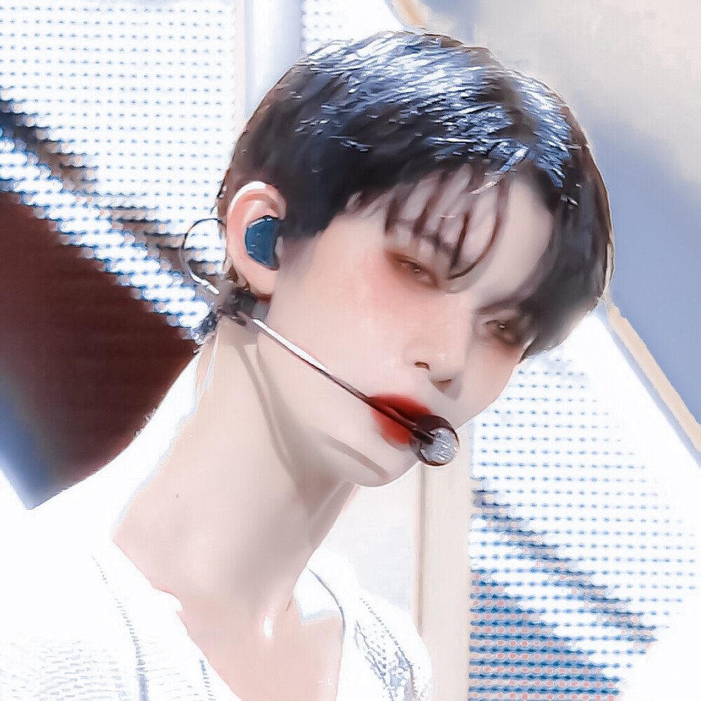 • 裴珍映
· Lynne