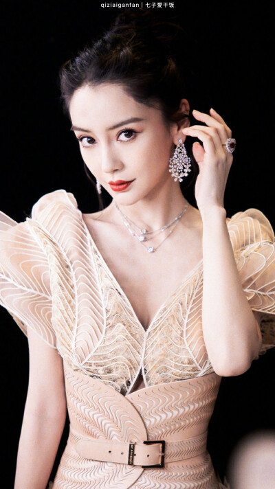 Angelababy｜Petal fishtail skirt