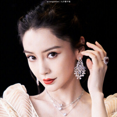 Angelababy｜Petal fishtail skirt