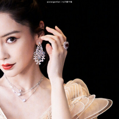 Angelababy｜Petal fishtail skirt