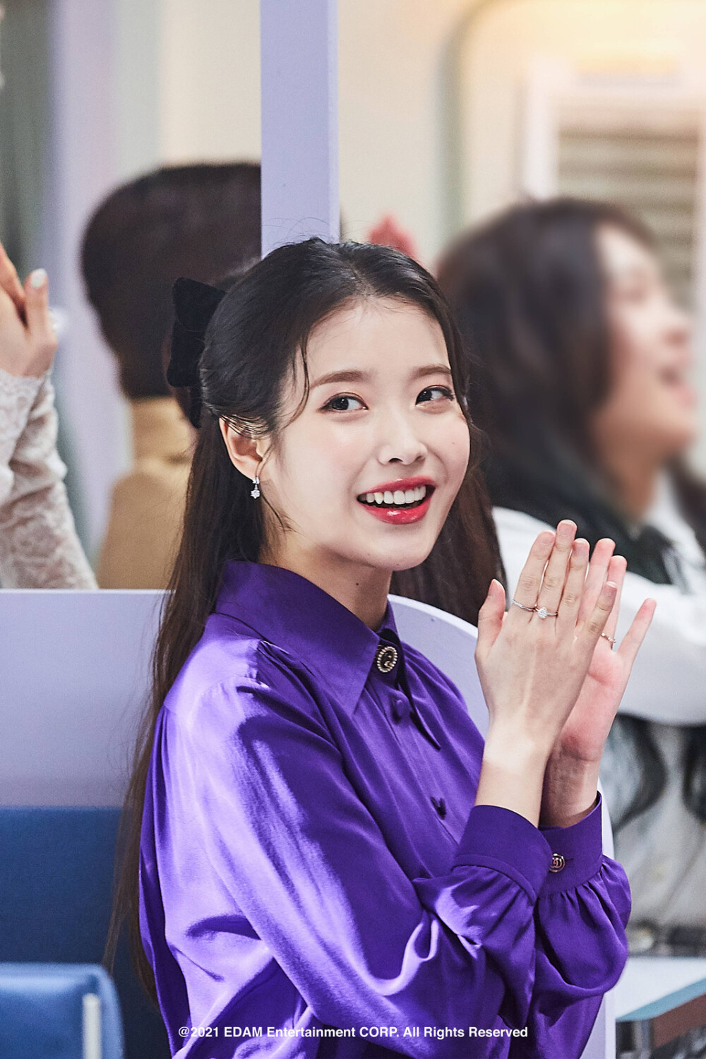 IU 〈LILAC〉