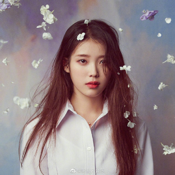  IU 正规五辑《LILAC》