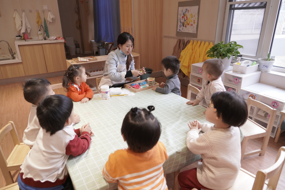 德瑞幼儿园每一个老师都是那么有爱，蒙台梭利的“爱和自由”真的不是说出来的，而是做出来的！