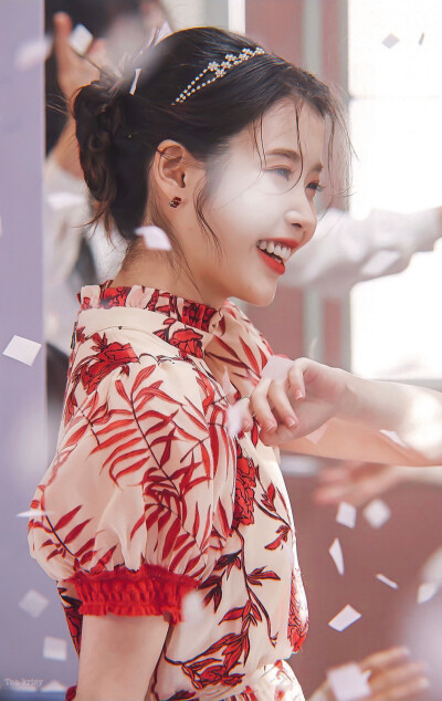 IU | LILAC花絮
cr:Tea-Krisy