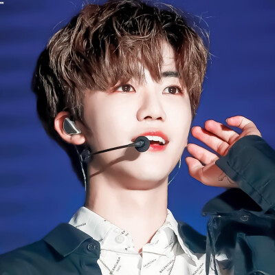 “把普通的生活过得更浪漫些我的意思是和你”
“평범한 생활을 좀 더 낭만적으로 보내라. 내 말은 너와”
cr.caffeineaddiction