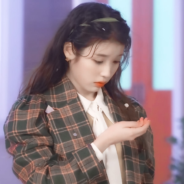 委委屈屈可可爱爱(>_<)
原截宋玥珉