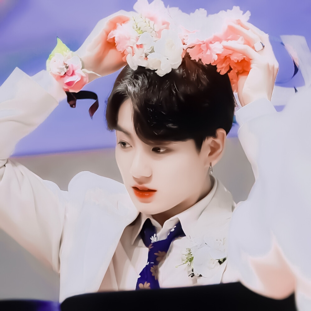 “你喜欢黑夜，我会陪你一直待在黑暗中”
田柾国
cr.Heartbeats_JK