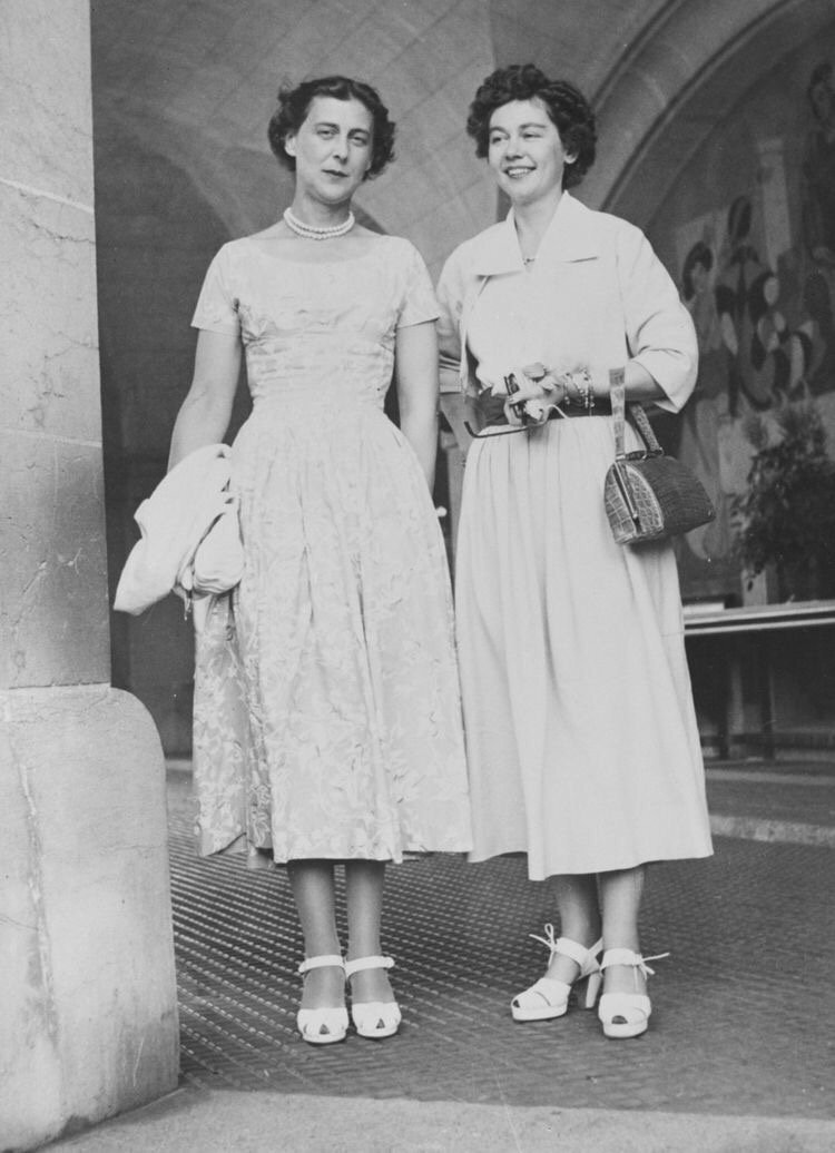 英国的肯特公爵夫人玛丽娜（婚前为希腊公主）与希腊王后弗里德里卡（婚前为汉诺威公主） ​​​