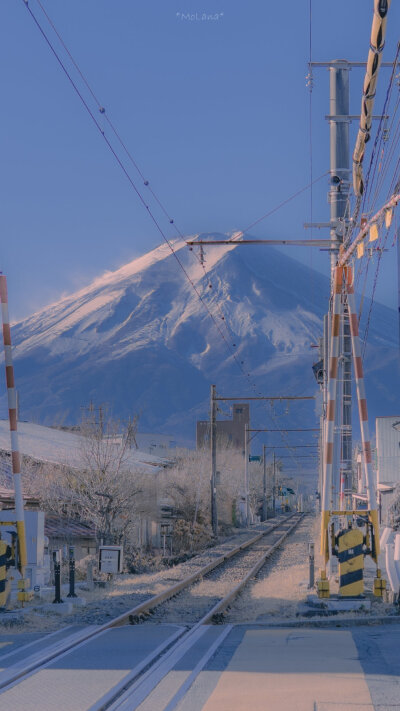 富士山的日出 ​​​
摄影：@MoLana