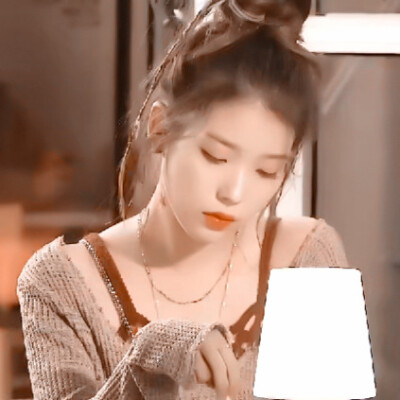 .李知恩IU.
_抱图看简介./原图可不标出处