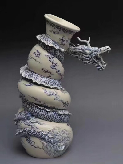 [em]e401097[/em]
被扒拉住的瓷器A Painful Pot
设计byJohnson Tsang