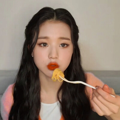 .张元英.
_抱图看简介.