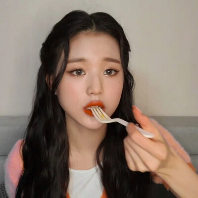 .张元英.
_抱图看简介.