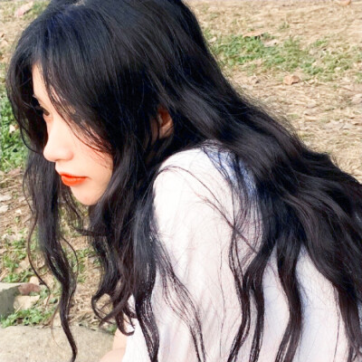 .段小薇.
_抱图看简介.