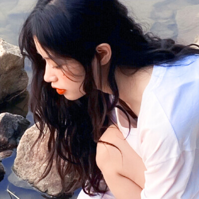 .段小薇.
_抱图看简介.