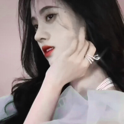 .鞠婧祎.
_抱图看简介.