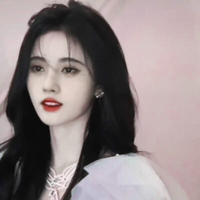 .鞠婧祎.
_抱图看简介.