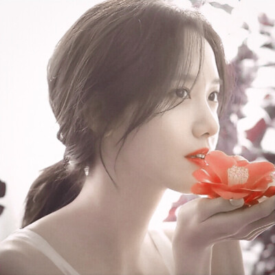 .林允儿.
_抱图看简介.