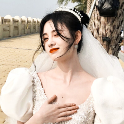 .鞠婧祎.
_抱图看简介.