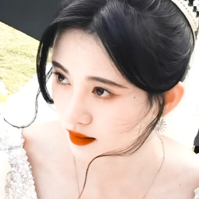 .鞠婧祎.
_抱图看简介.