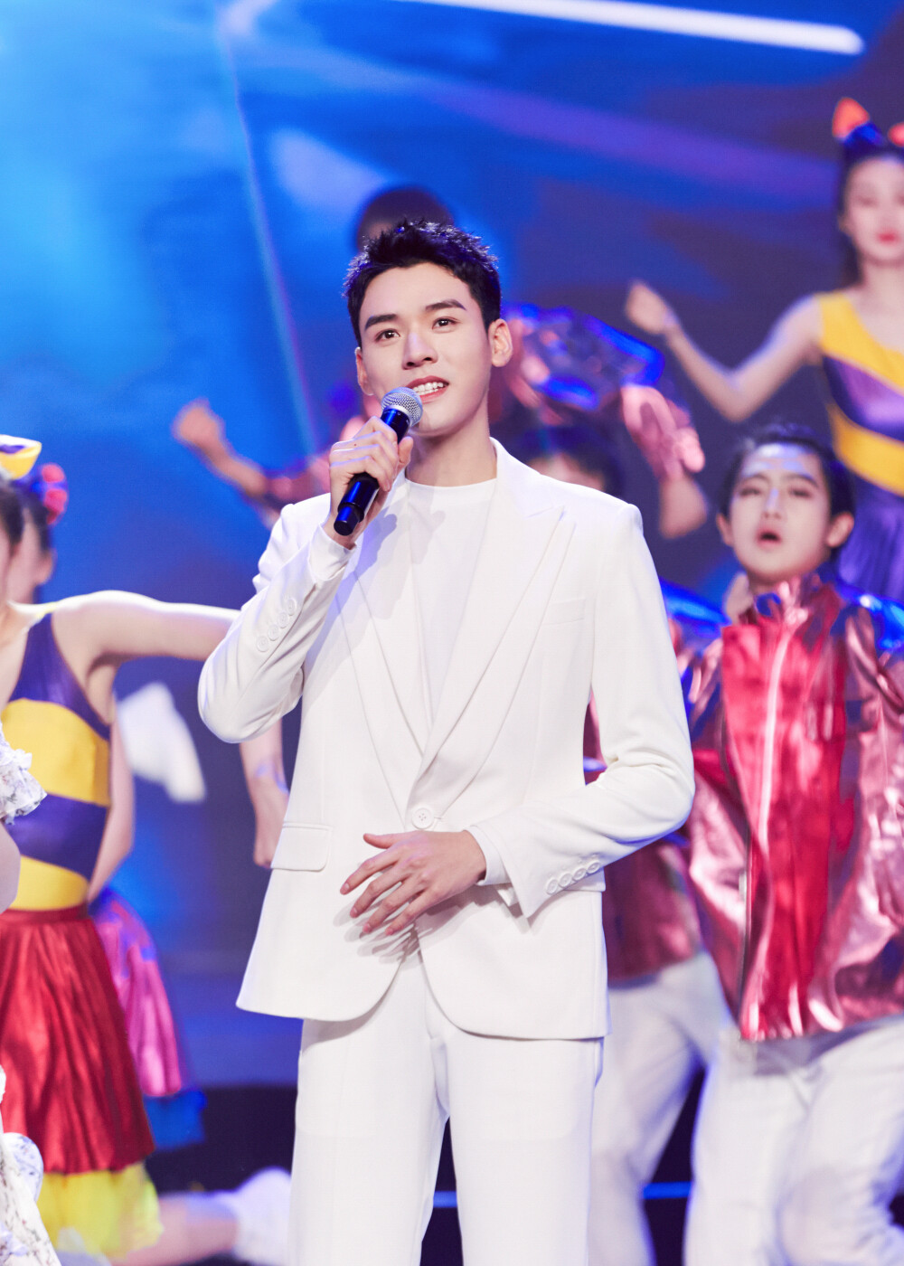 龚俊 倾情演唱《我和2035有个约》