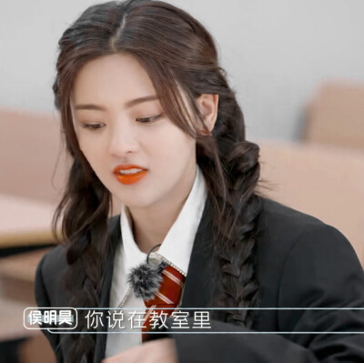 .杨超越.
_抱图看简介.