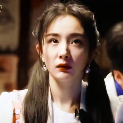 .杨幂.
_抱图看简介.