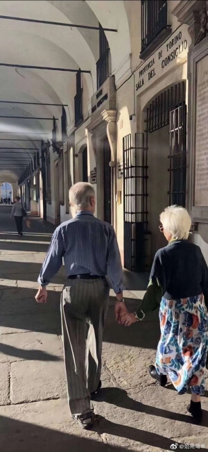  个性 意境 温馨  日系 美式 文字 人物 卡通 加菲猫 自然风景  动漫 史努比 搞怪 iphone手机壁纸 唯美壁纸 锁屏 搞笑 粉色系 韩风 朋友圈背景 本特利 