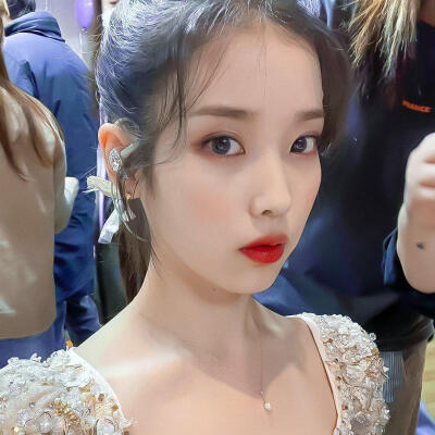 IU