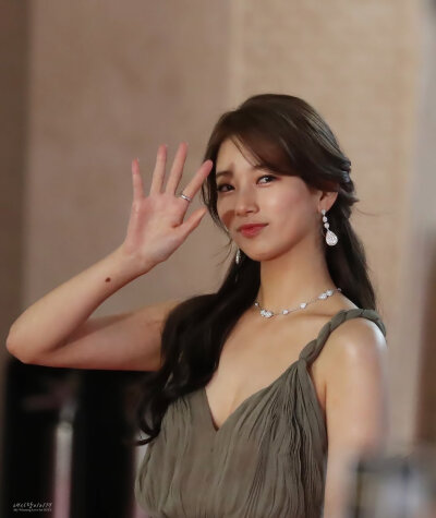 秀智 Suzy
愚人节贺图