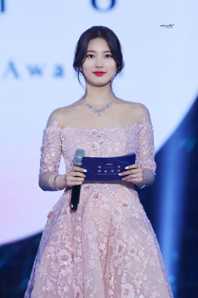 秀智 Suzy
愚人节贺图