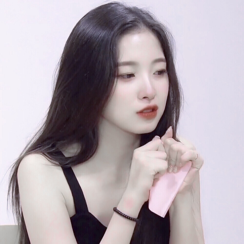 lovesick *// 歐巴 你有沒有愛過一個人？愛到…想把自己的一切都交給他 他有春雨拂過草地時的氣息 但也只是拂過了 從此消失在我的生命里