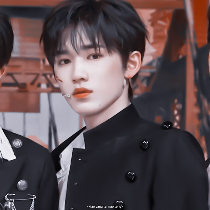 “ 我生于长空，长于烈阳，我翱翔于风，从未远去，亲爱的姑娘，请不要为我哭泣。”